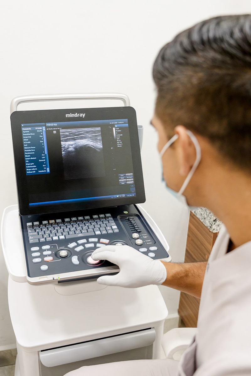 Specialist operating ultrasound at Regeneris