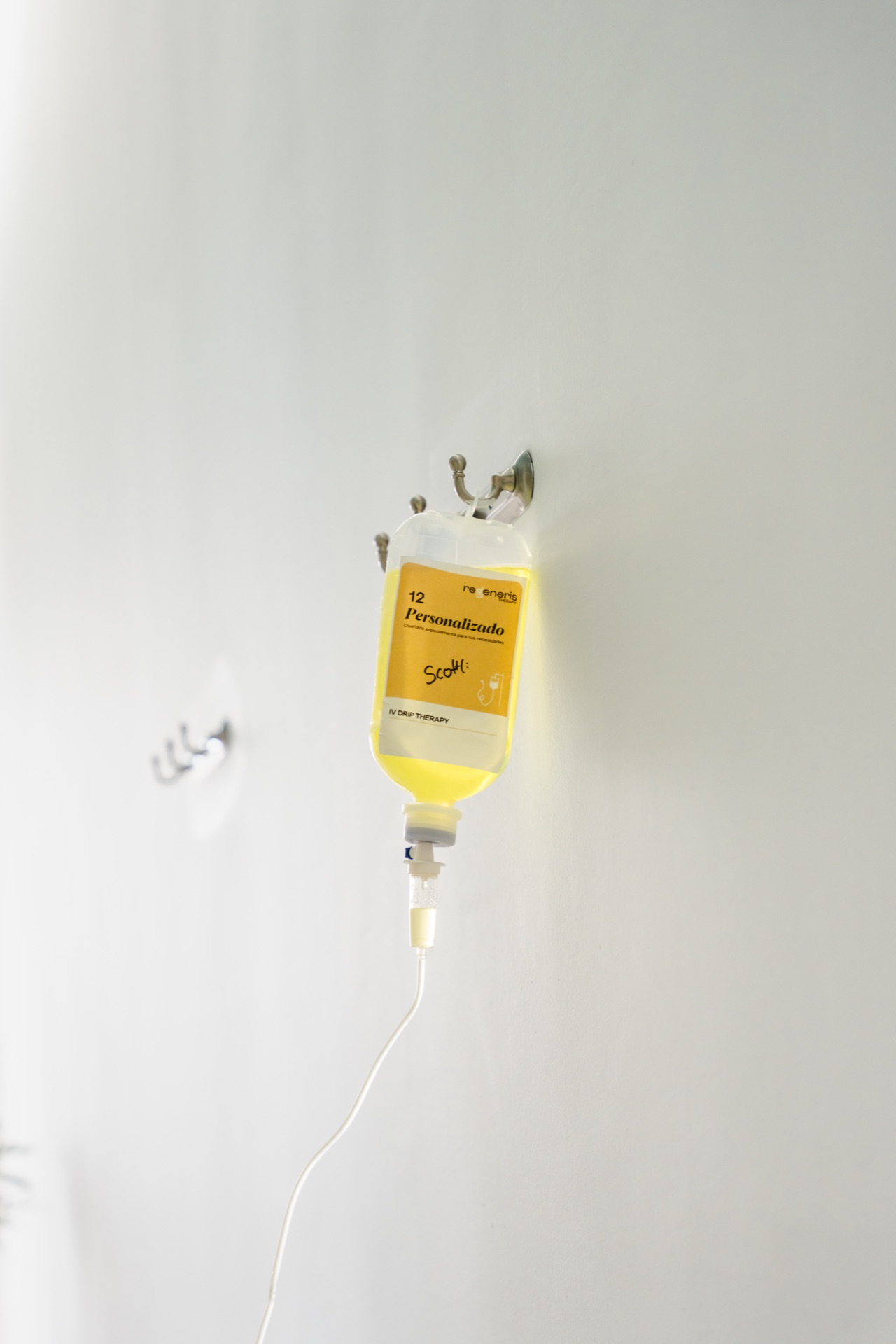 Ultrasound-guided joint infiltration for pain management at Regeneris Therapy